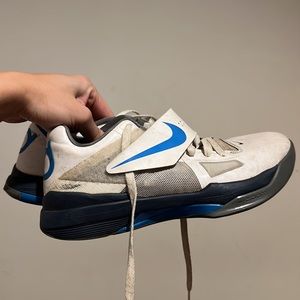 Nike KD 4 Battle Tested Sized 9.5 White Blue Kevin Durant Basketball shoes